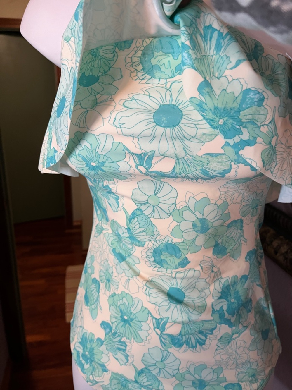 NWT Shade & Shore White & Aqua Floral Off-Shoulder Ruffle Swimsuit- 1 piece Sz S - Picture 4 of 15